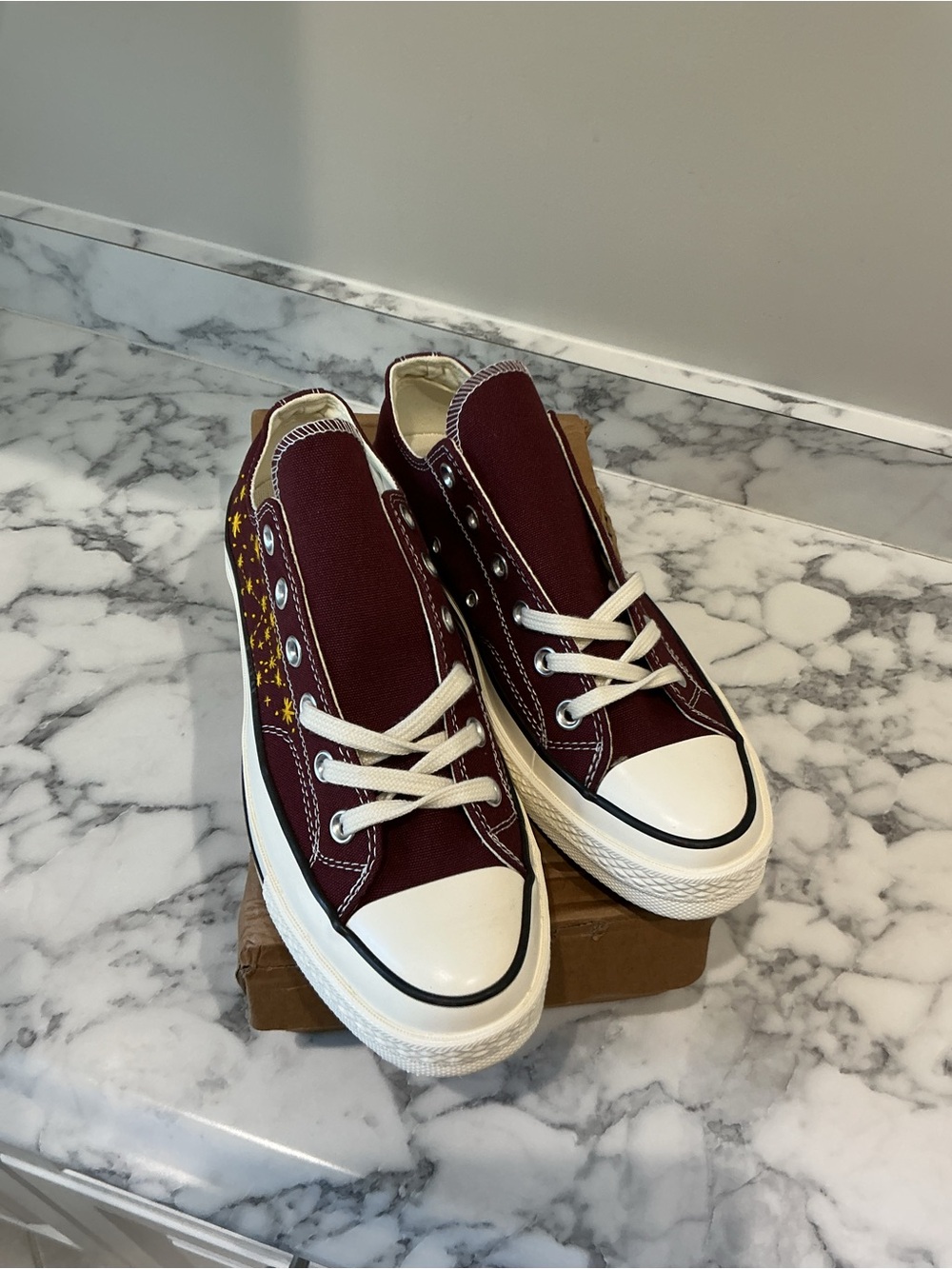Converse Low Top Sneakers Burgundy with White Toe Caps